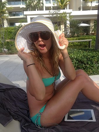 kaley_cuoco_48.jpg